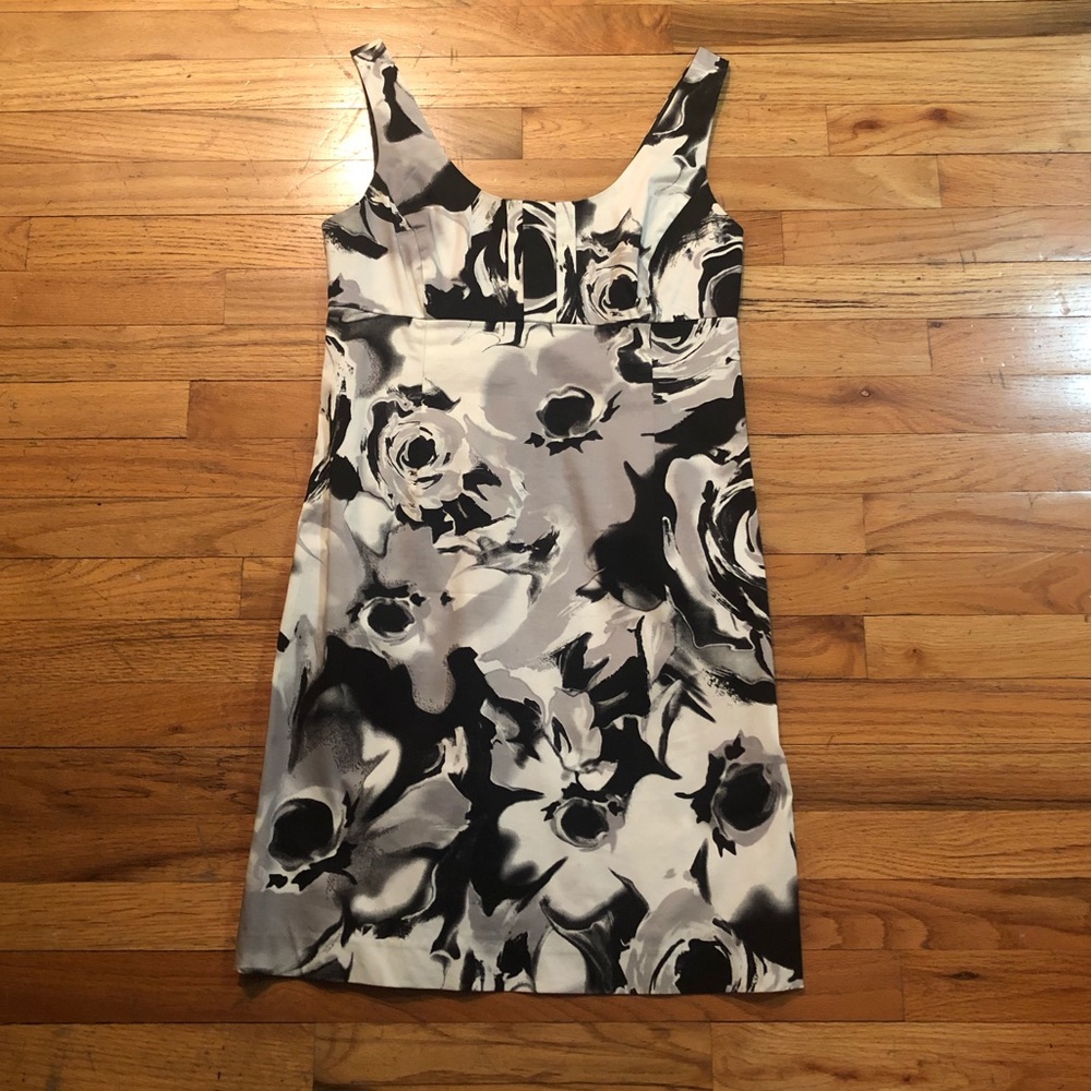 New York & Co. Floral patterned grayscale dress, Size 6 - Picture 2 of 6